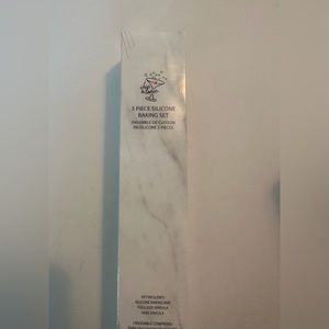 Chic and tonic 3 pc silicone baking set.  New in box